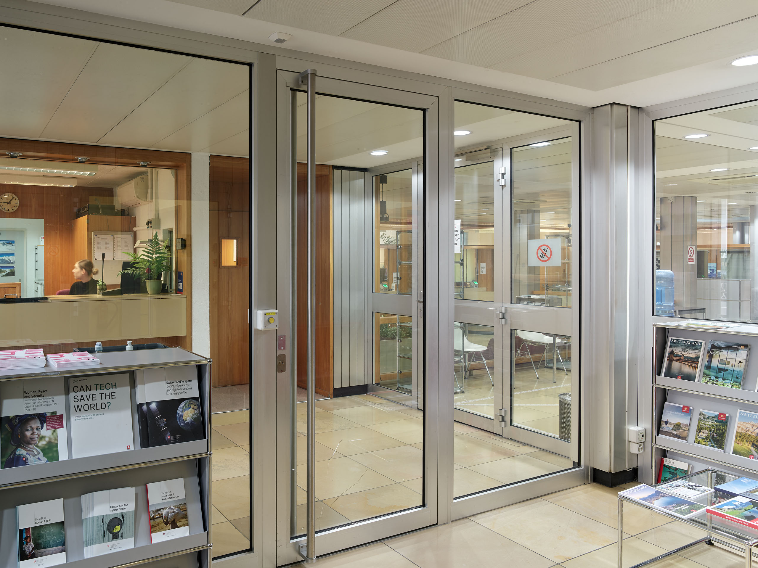 Ahp0008 embassy 005108 J2560